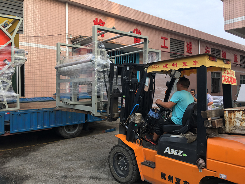 IMG_1362海綿復(fù)合機(jī)(800).jpg IMG_1362海綿復(fù)合機(jī)(800).jpg