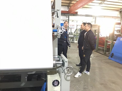 楊總一行蒞臨洲通機械考察熱熔膠汽車腳墊復合機 楊總一行蒞臨洲通機械考察熱熔膠汽車腳墊復合機